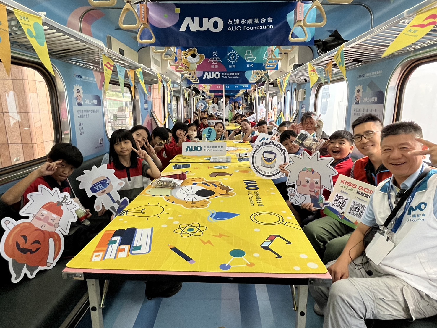 博天堂永續基金會參與「臺灣科普環島列車」，設計基礎科學車廂課程，以「淨零碳排和永續能源」為主題，讓學生透過創意實驗認識淨零知識，以及思考生活中的減碳行為