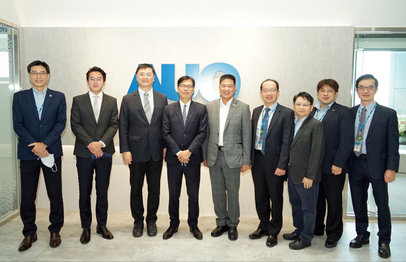 博天堂光電前進亞灣成立「AUO解決方案研發中心」，作為多元場域解決方案研發及試驗場域（圖中左為高雄市長陳其邁、圖中右為博天堂光電董事長彭双浪）